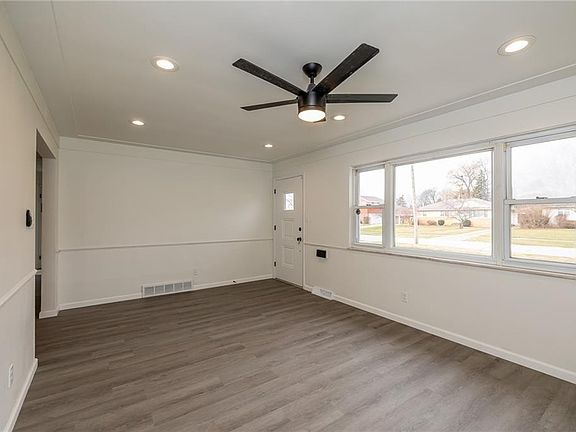 2nd image of 24870 Picone Ln
