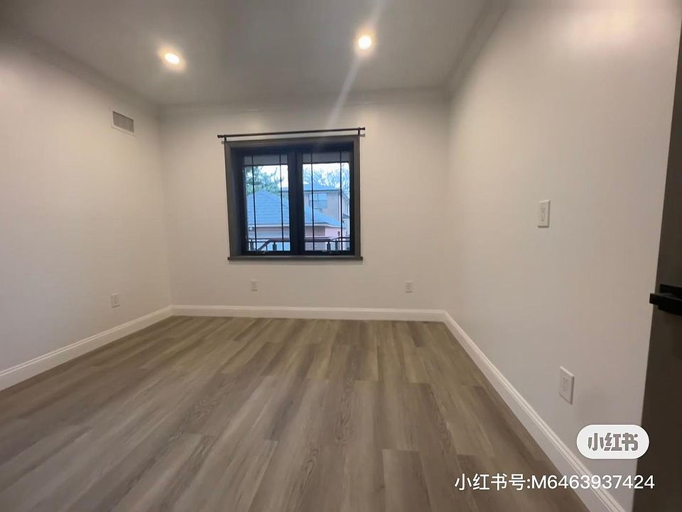 1st image of 7616 167th St Floor 1