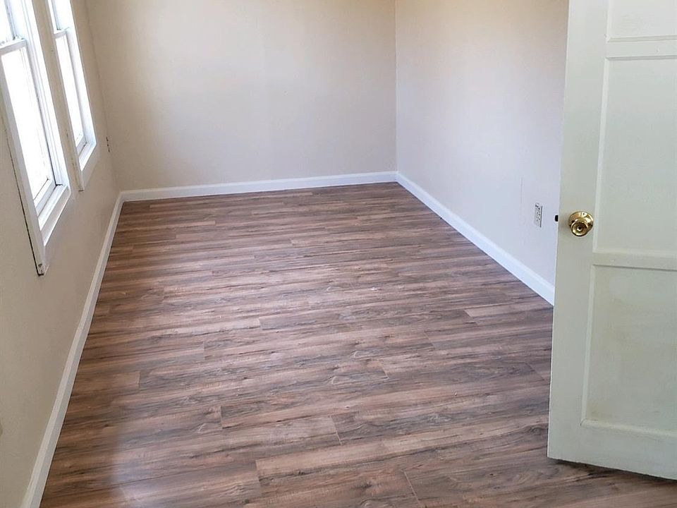 2nd image of 215 Adams St