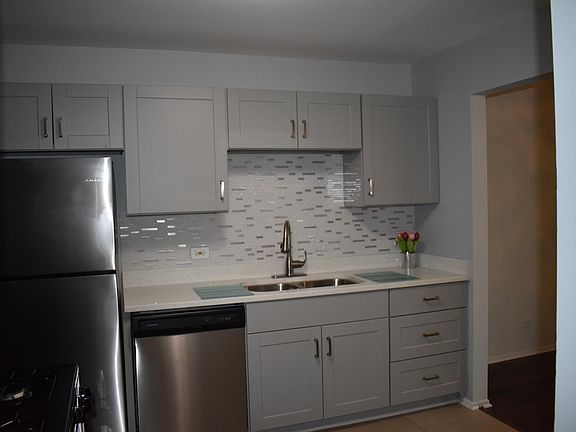 5th image of 584 Williamsburg Ct APT C-1