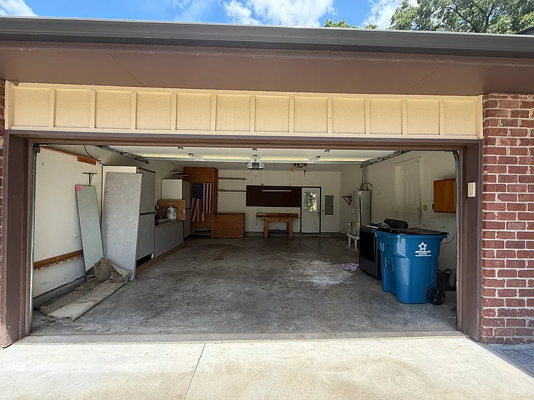 109 Anita Dr — Photo 2