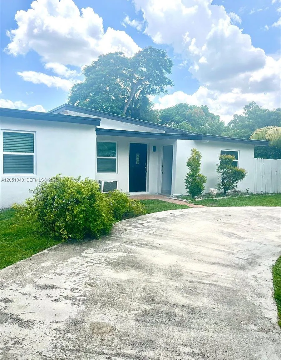 2 bed, 1.0 bath, $2,275 — Photo 1