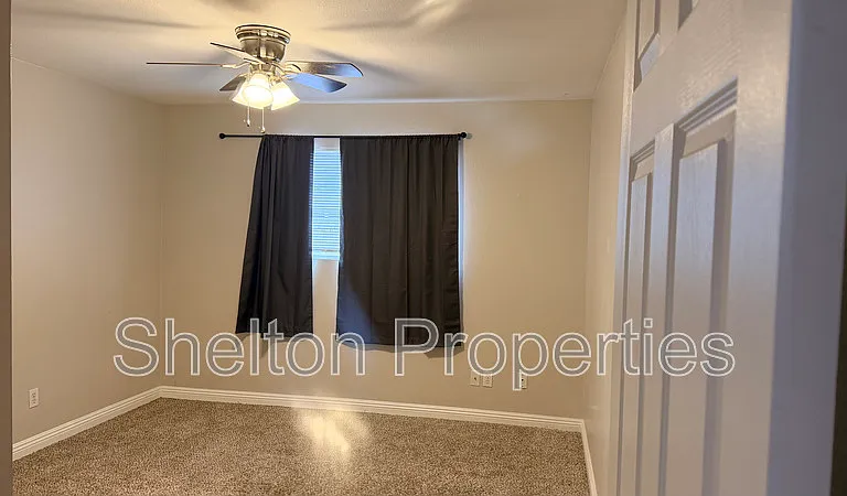 523 E Malibu Dr — Photo 8