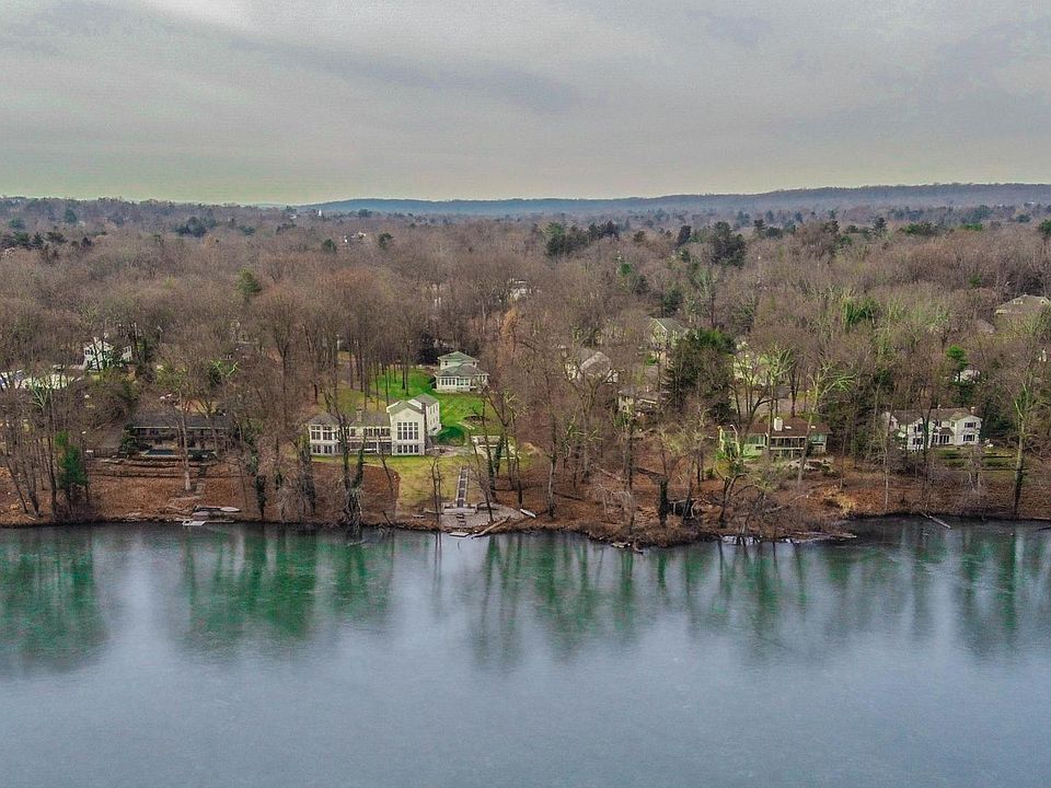 2nd image of 413 Sayre Dr