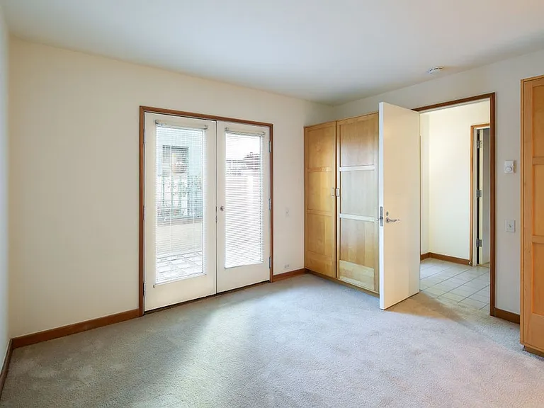 1059 Union St — Photo 14
