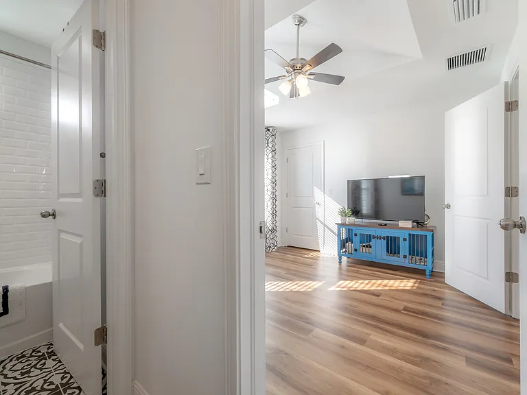 1714 E Lambright St — Photo 36