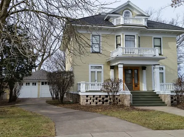 208 S Cherry Ave, Marshfield, WI 54449