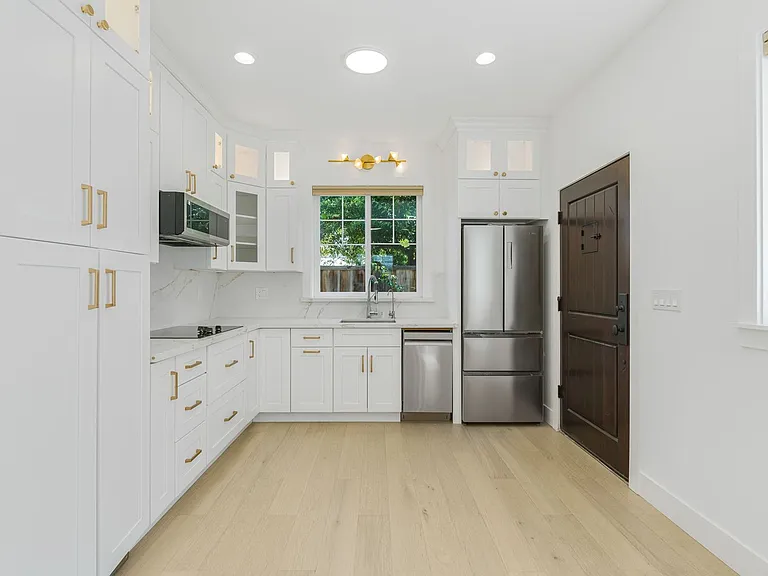 1217 Hester Ave — Photo 11