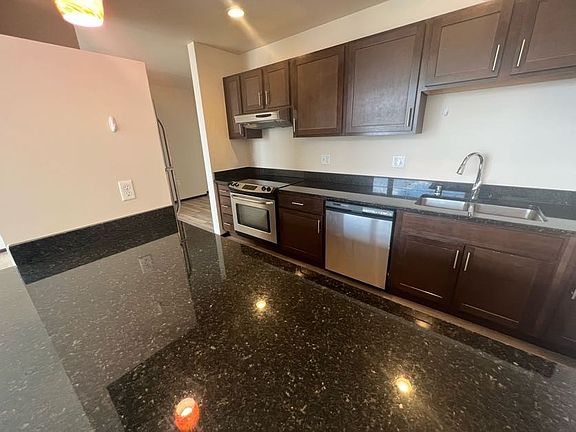 4th image of 822 E Washington Ave #627