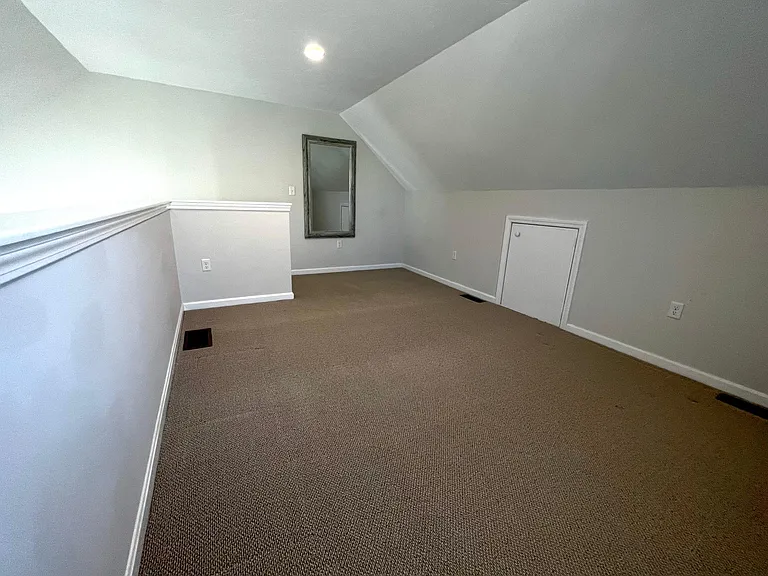 8 Riley — Photo 16