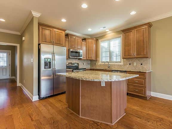 5th image of 12040 Woodhollow Ln
