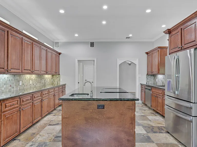 270 Lake Grove Dr — Photo 14