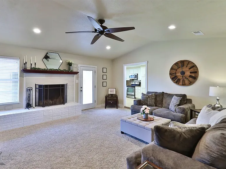 4624 Bruce Dr — Photo 11