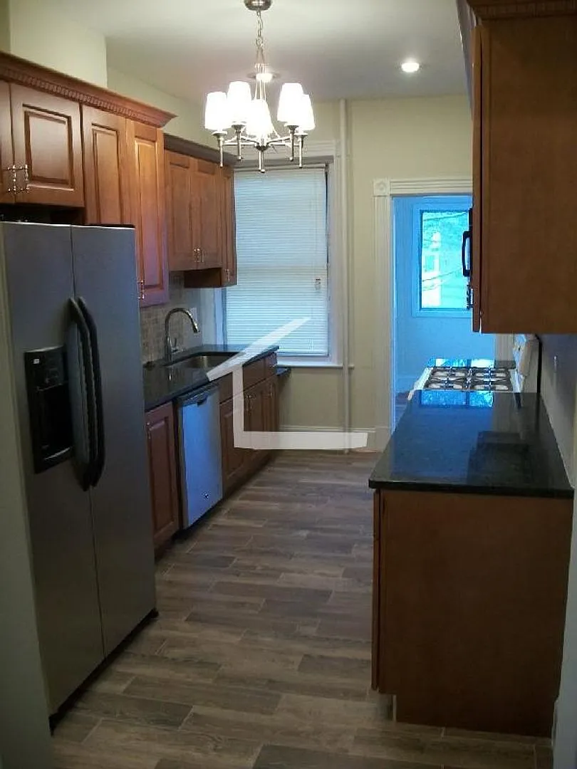 Perfect Apt for BU students! Laundry in Unit! 4 Bathrooms! Modern and Spacious — Photo 1