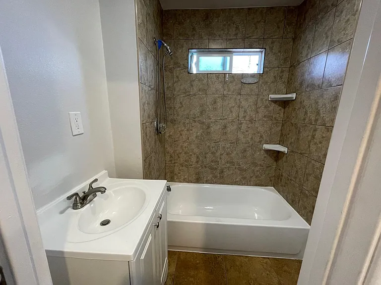 1730 Rose Ave — Photo 7