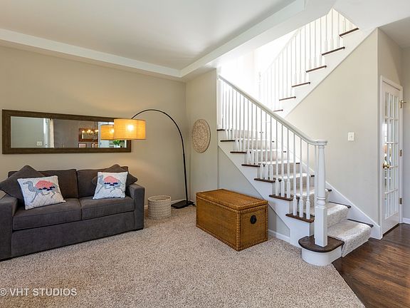 5th image of 674 Waterside Dr