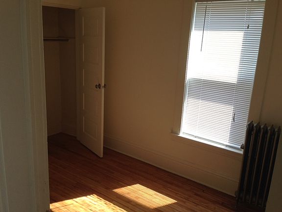 5th image of 2716 Hennepin Ave S #33