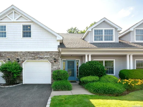157 Pond View Drive #157, Port Washington, NY 11050