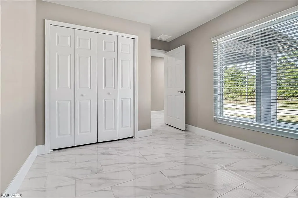 6 bed, 4.0 bath, 2400 sqft, $1,800 — Photo 4