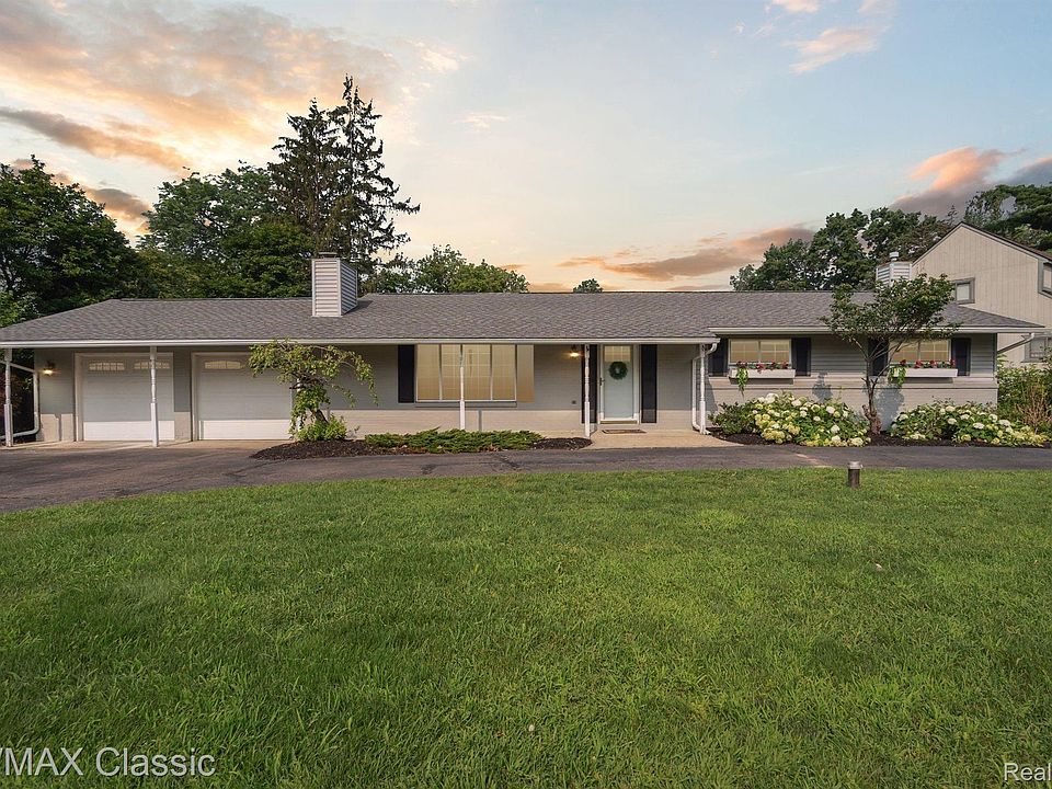 1st image of 4215 Loch Dr