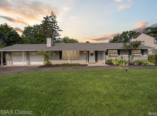 4215 Loch Dr, Highland, MI 48357