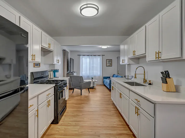 McCormick St — Photo 10