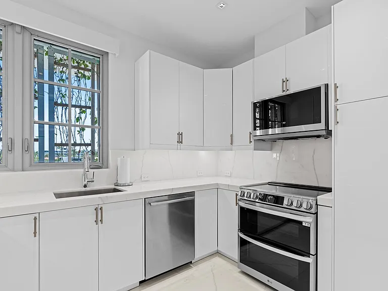 247 Worth Ave #PENTHOUSE — Photo 36