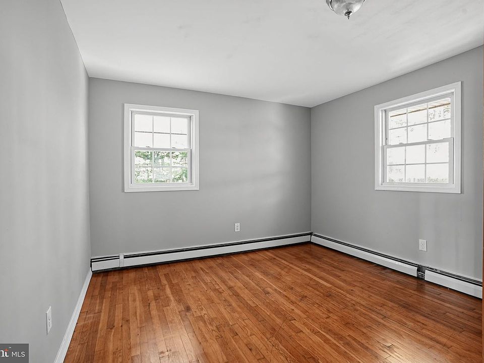 40th image of 10 Hemlock Rd