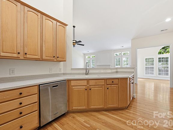 3rd image of 1113 Butterburr Dr