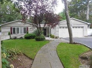132 Old Post Dr, Hauppauge, NY 11788