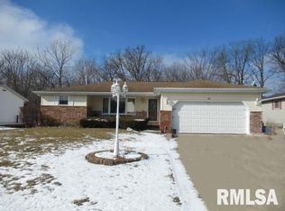 810 Belaire Dr, Washington, IL