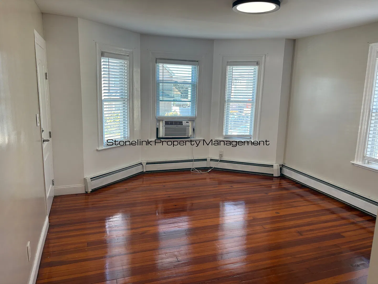 524 Warren Avenue — Photo 4