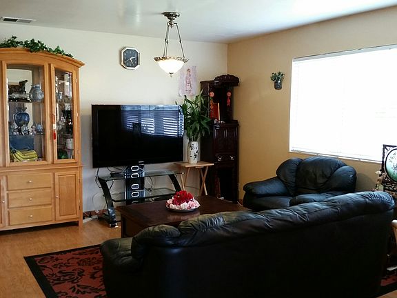 2nd image of 3933 Lake Woodland Common