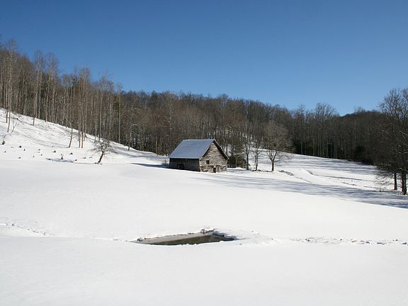 3rd image of 352 Northern Orchard Drive