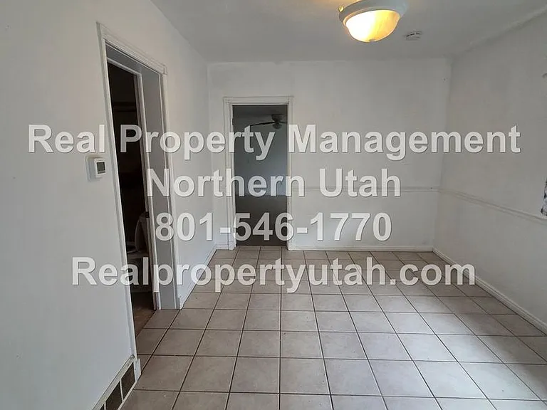 1487 Adams Ave — Photo 8