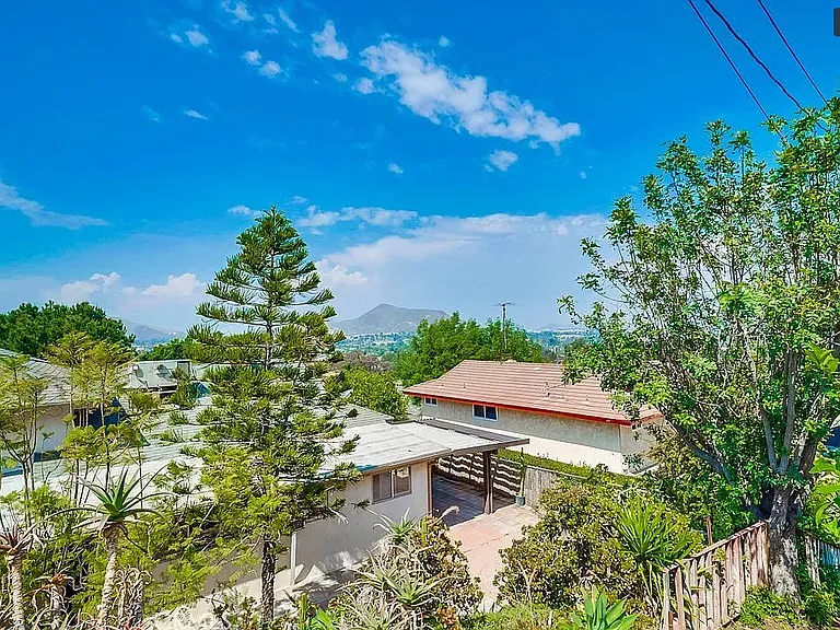 6310 Avenue De Palma — Photo 4
