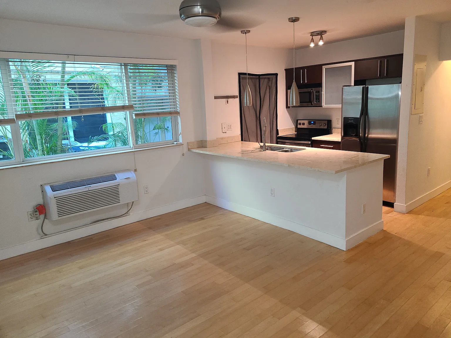 7171 Bay Dr — Photo 2