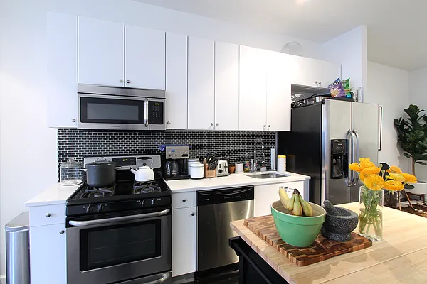 Rented by Compass | media 19