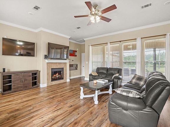 3rd image of 156 James Dr