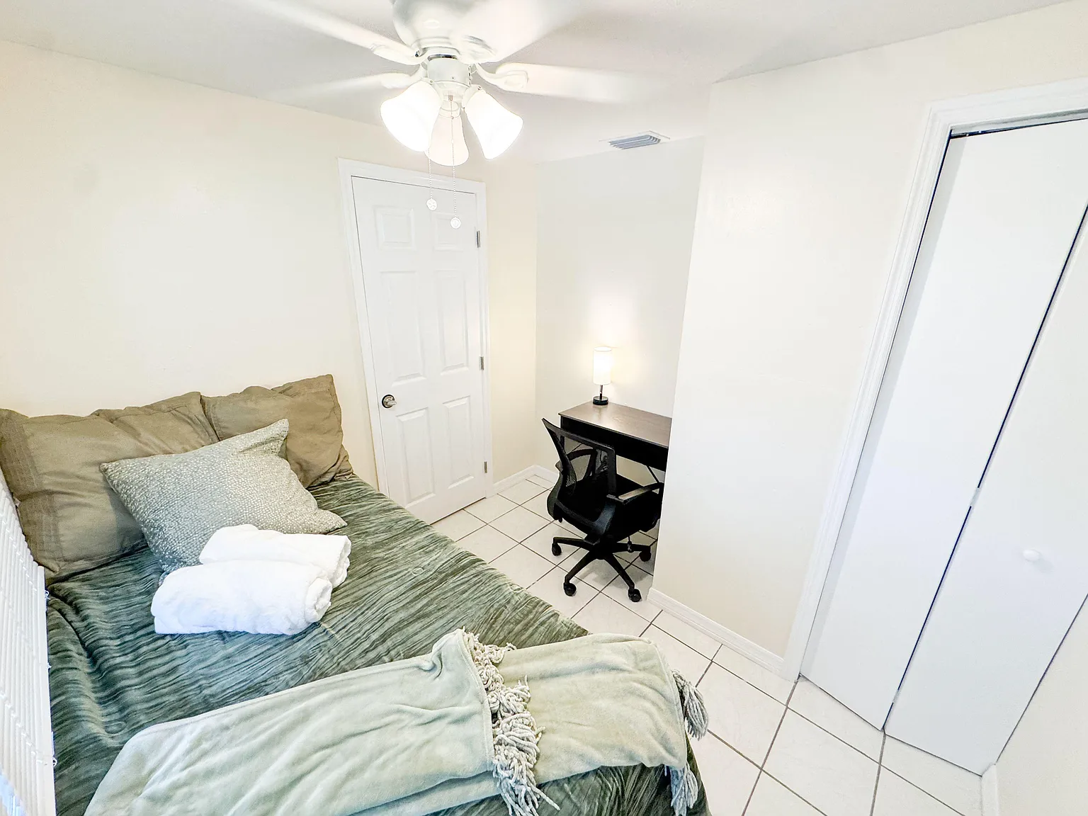 4 bed, 2.0 bath, 1100 sqft, $815 — Photo 1