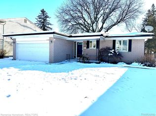 1182 Winthrop Dr, Troy, MI