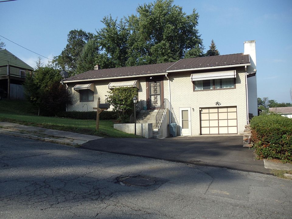 1st image of 230 Brown St S