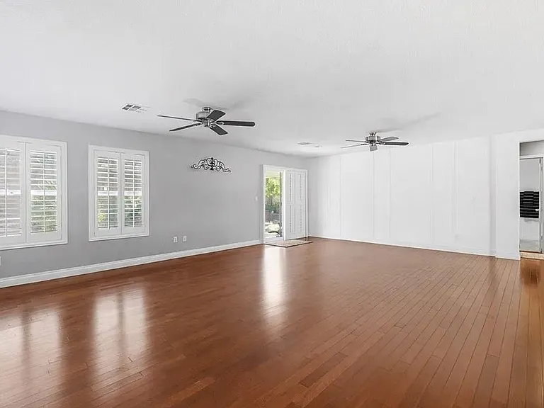 2725 Peekskill Ave — Photo 11