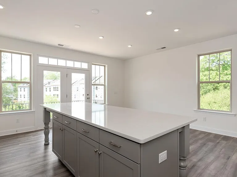 2923 W Trade St — Photo 7