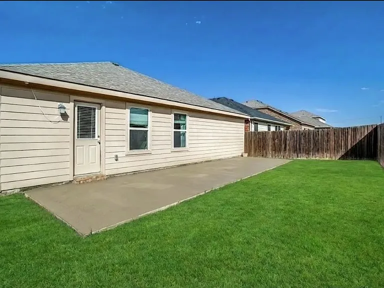 1404 Marble St — Photo 11