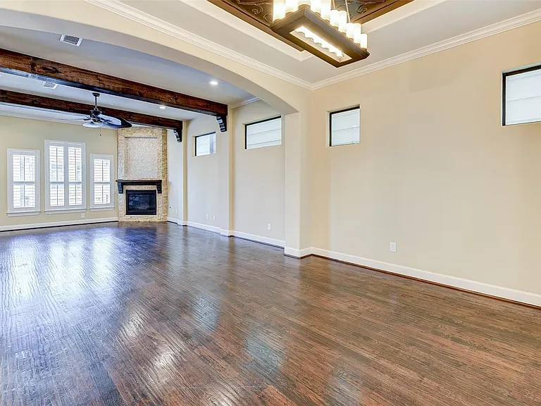 2306 Couch St — Photo 5
