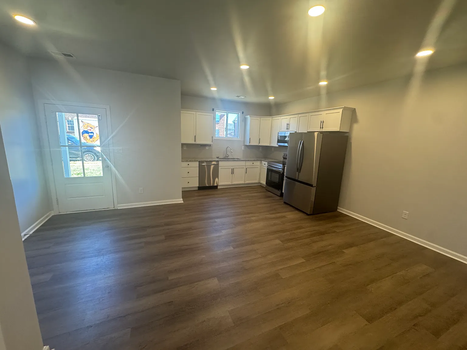 3 bed, 2.5 bath, 1800 sqft, $1,795 — Photo 4