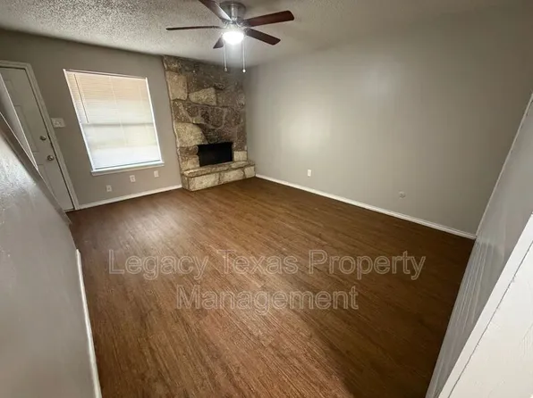 1610 Sun Valley Dr APT D, Cleburne, TX 76033