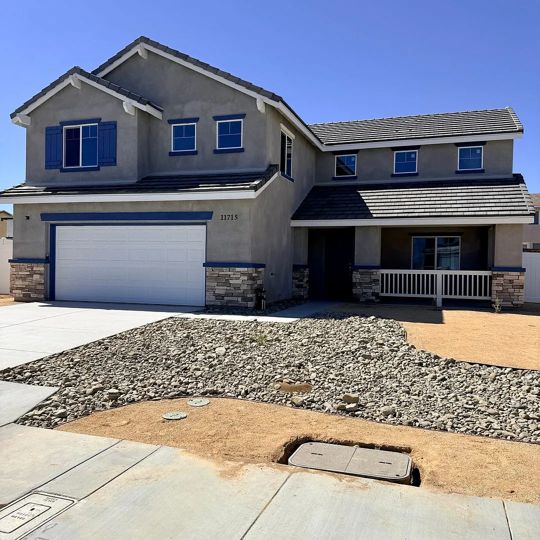 New New New Adelanto Home / 1/2 Off First Month's Rent — Photo 3