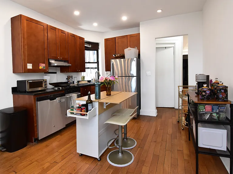 104 E 4th St #EW — Photo 3